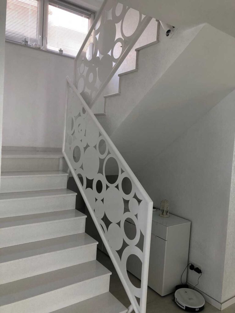 Treppengeländer Lochblech modern